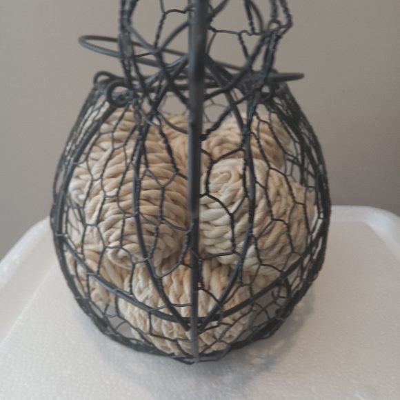 Metal Chicken with Eggs - Picture 3 of 7